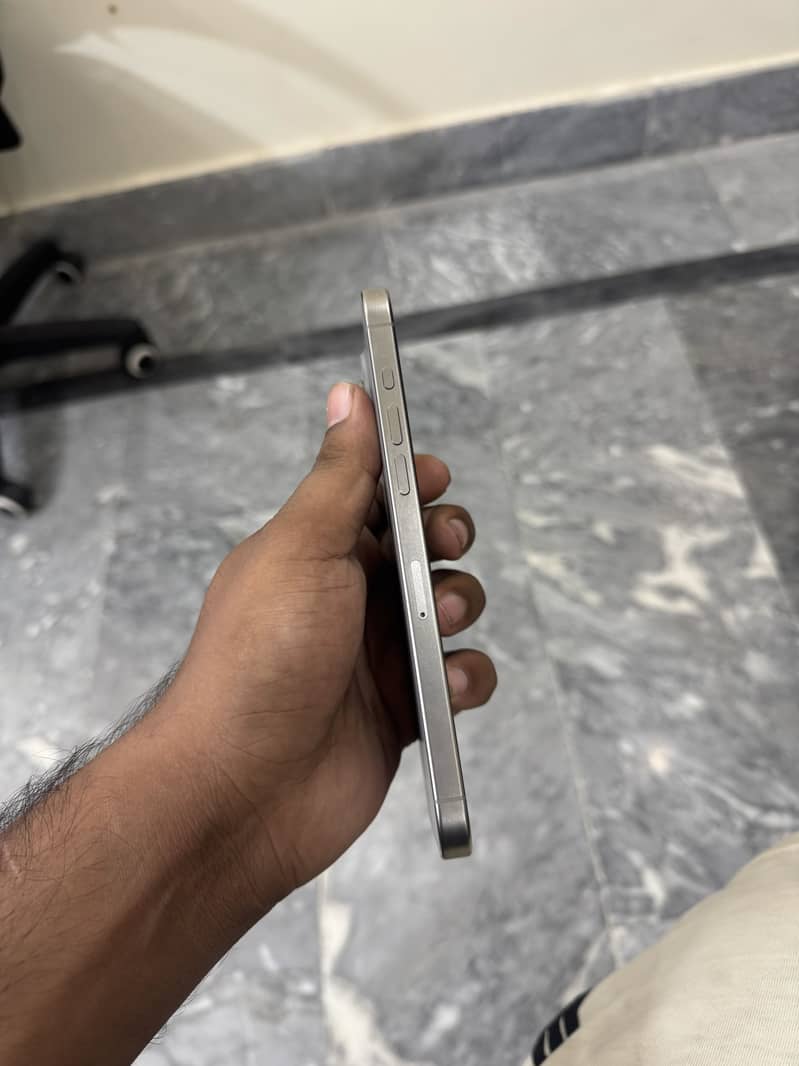 Apple iPhone 15 Pro Max 5