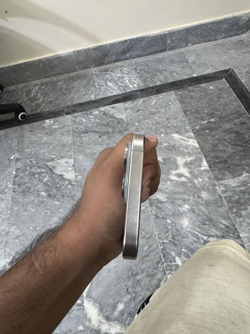 Apple iPhone 15 Pro Max 6