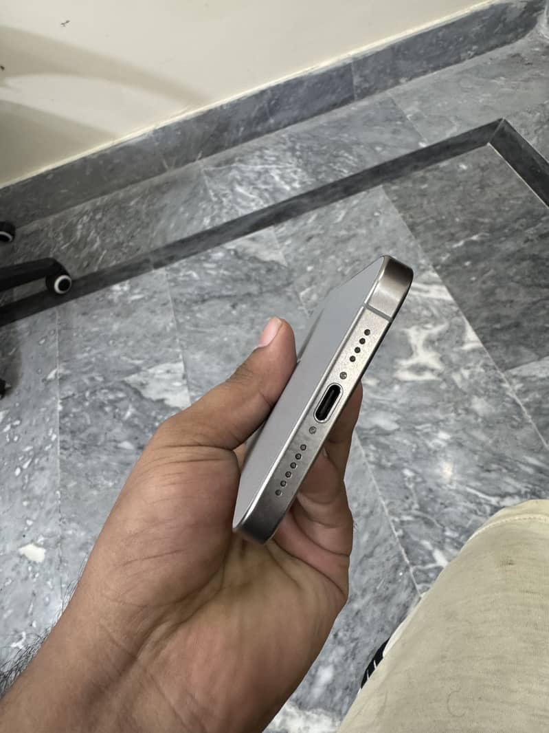 Apple iPhone 15 Pro Max 7