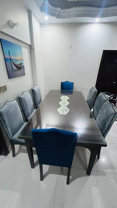8 Chairs Dining Table 10/10 Condition