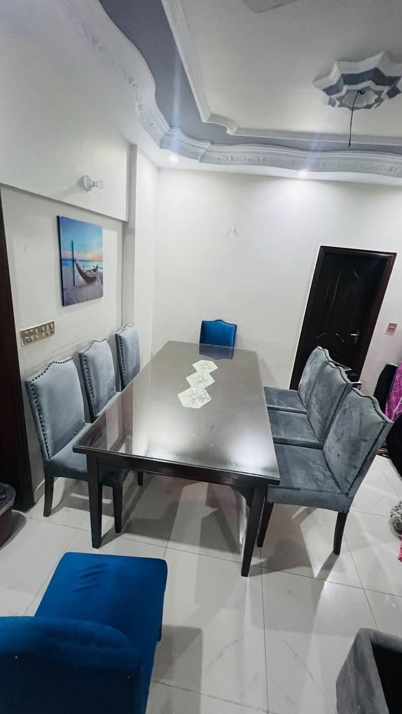8 Chairs Dining Table 10/10 Condition 2