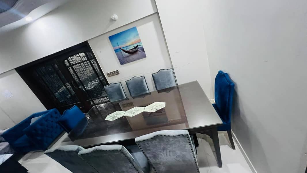 8 Chairs Dining Table 10/10 Condition 3