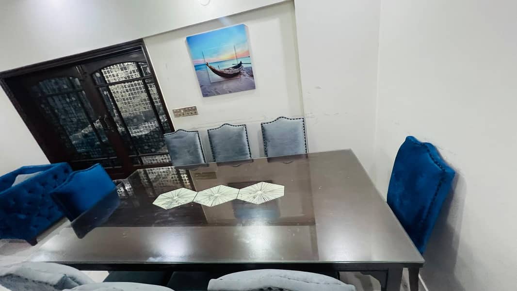 8 Chairs Dining Table 10/10 Condition 6