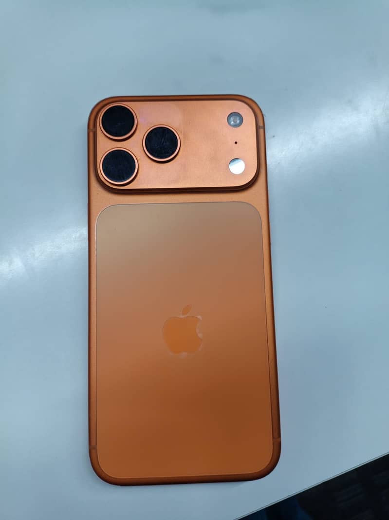 Apple iPhone 17 Pro Max 4