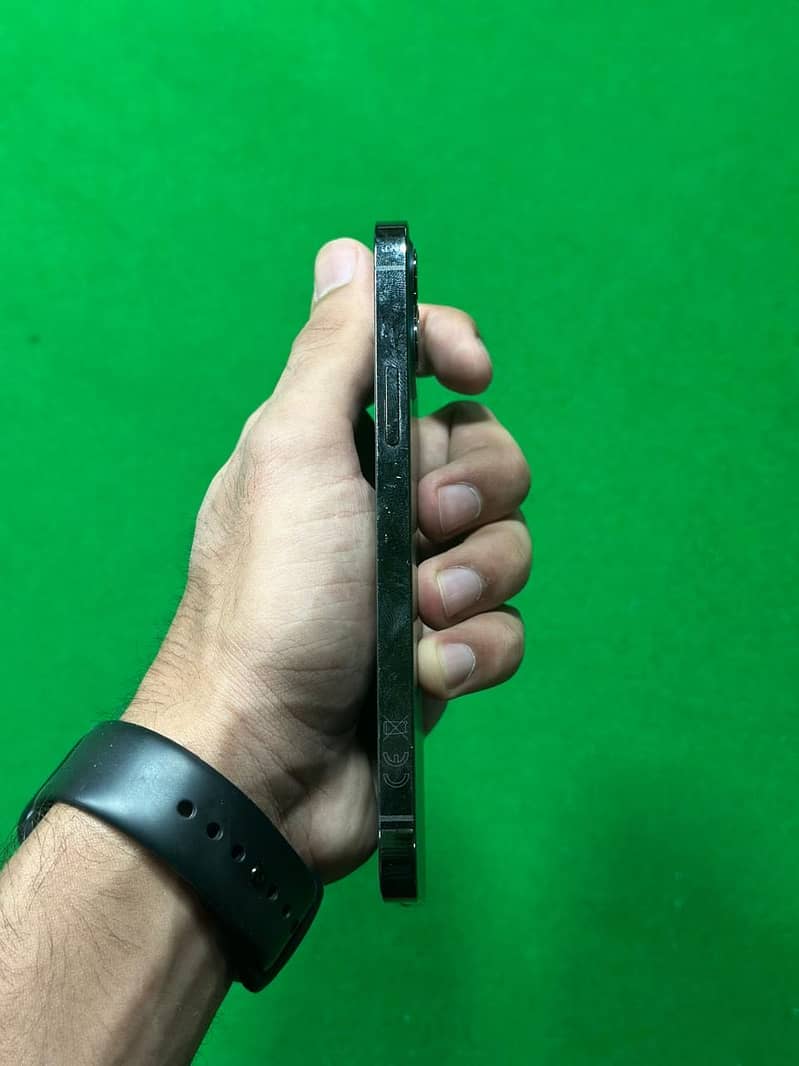 Apple iPhone 12 Pro 4