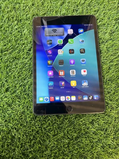 I pad mini 5 Best Gaming peace condition 10/9