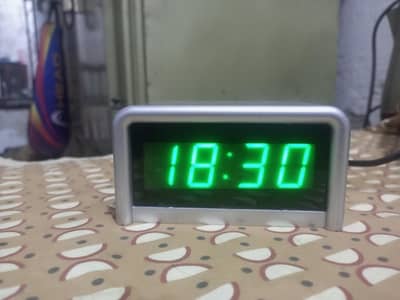 this product will show time temperature and date