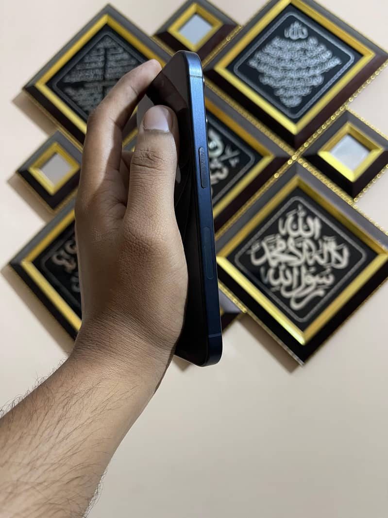 Apple iPhone 15 Pro 4