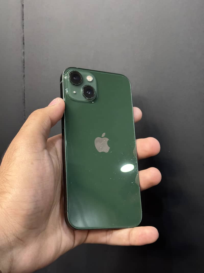 Apple iPhone 13 4