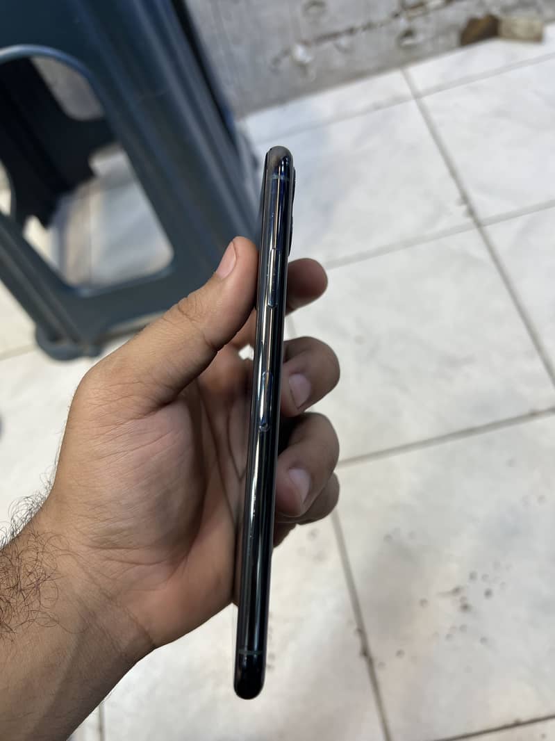 Apple iPhone 11 Pro Max 2