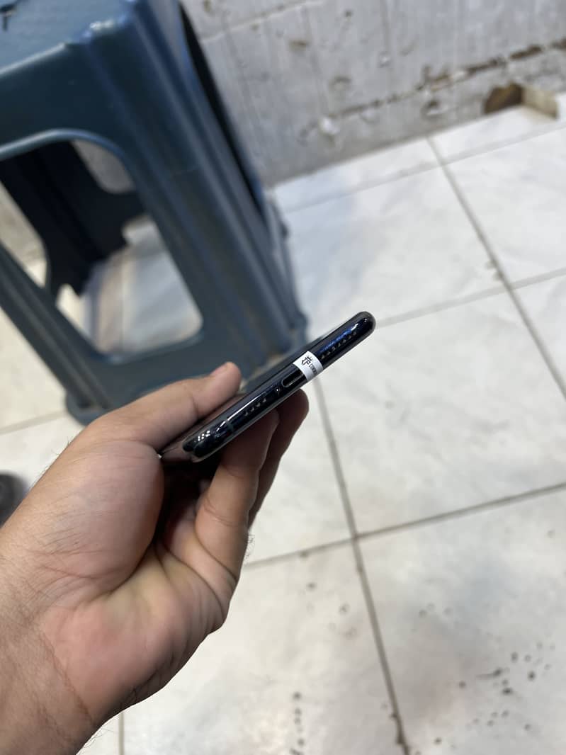 Apple iPhone 11 Pro Max 3