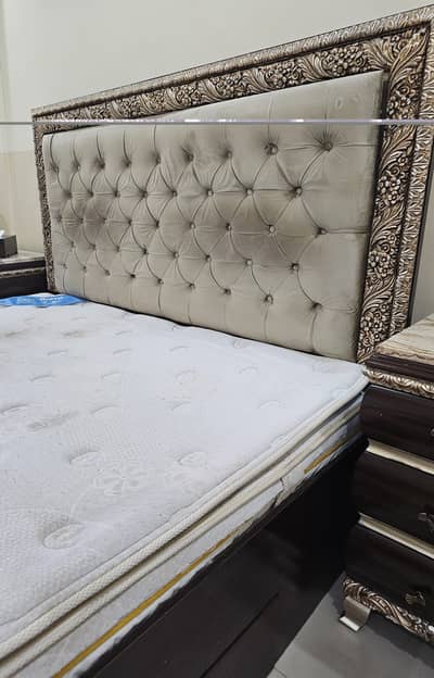 King sized bed with storage drawers
