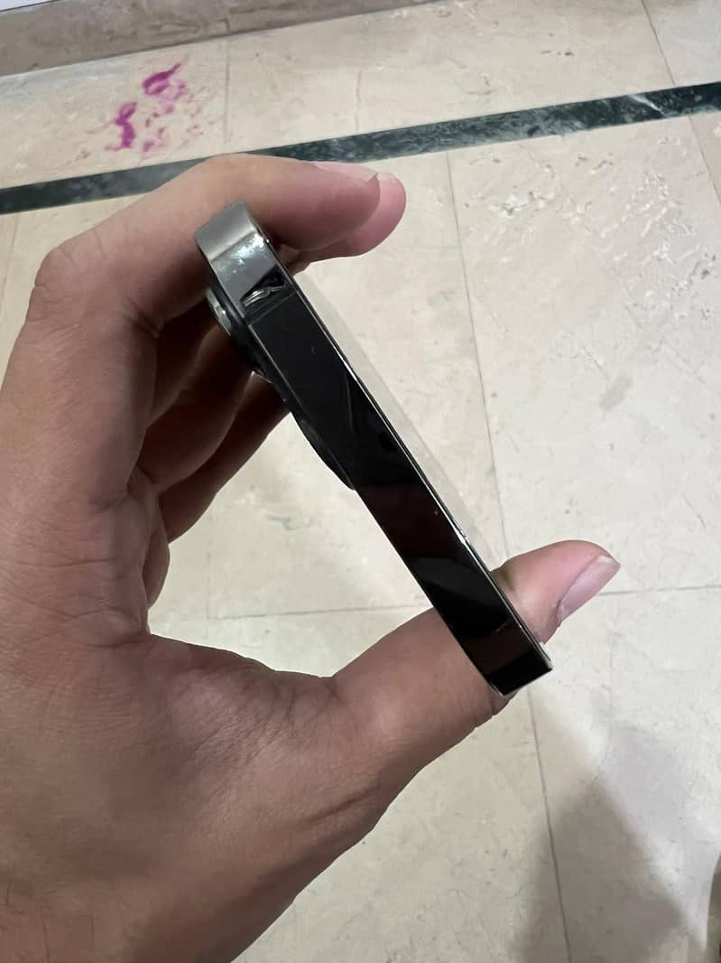 Apple iPhone 13 Pro 2