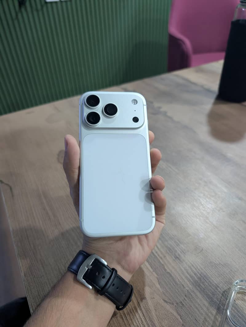 Apple iPhone 17 Pro 0