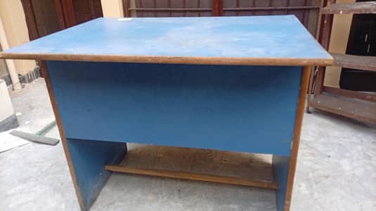 25 Used Office Commputer Tables for Sale – Karim Block