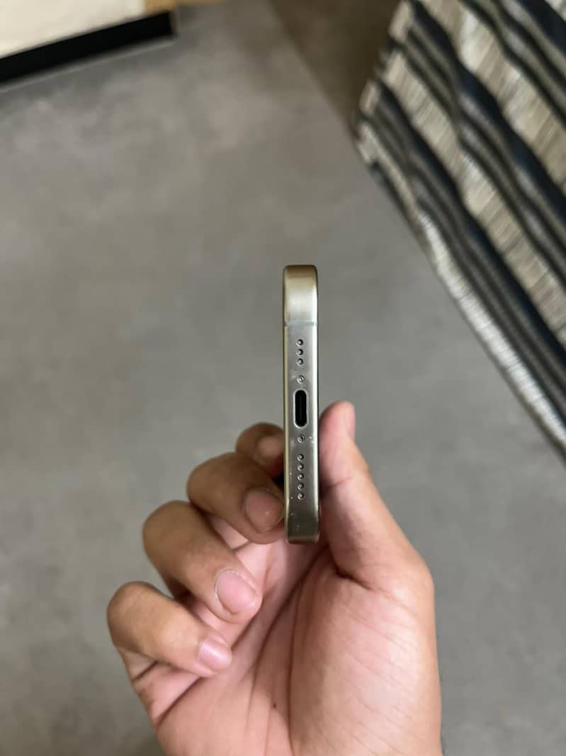 iPhone 15 Pro 4