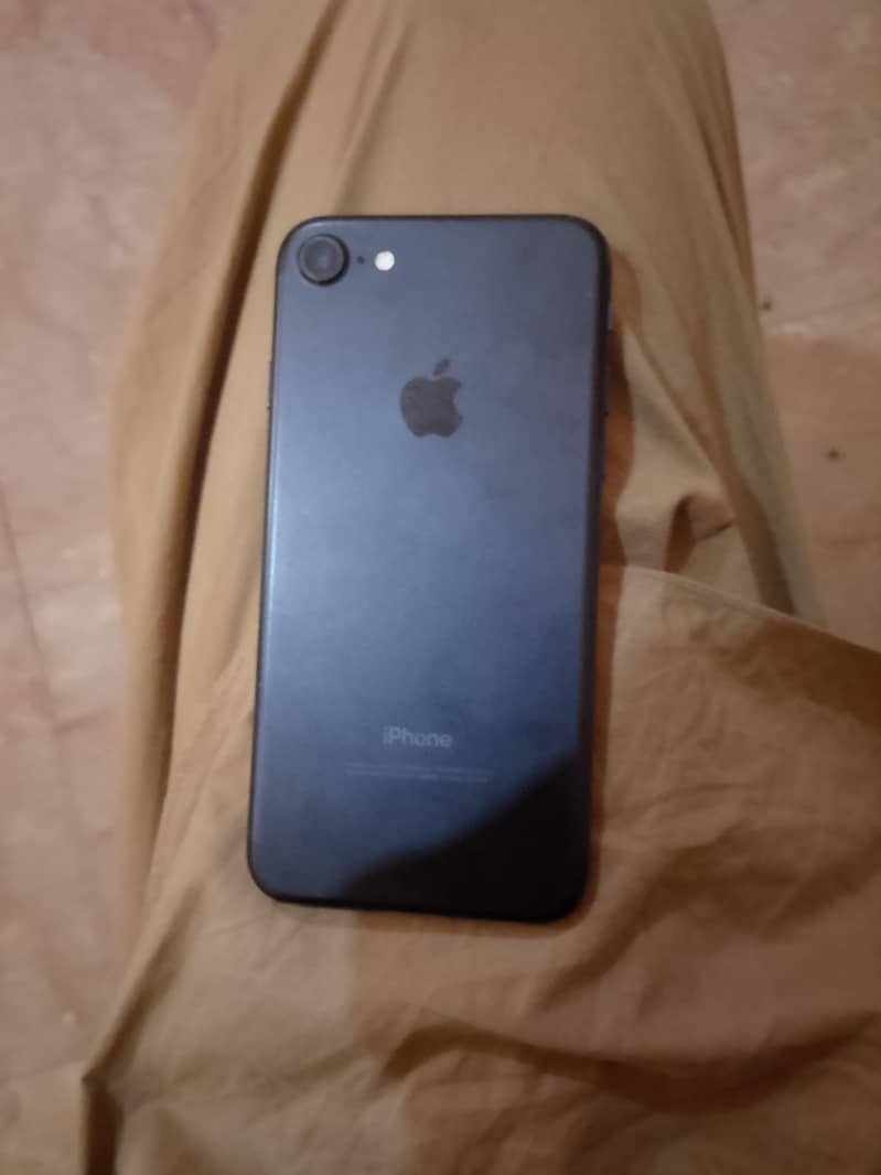 Apple iPhone 7 0