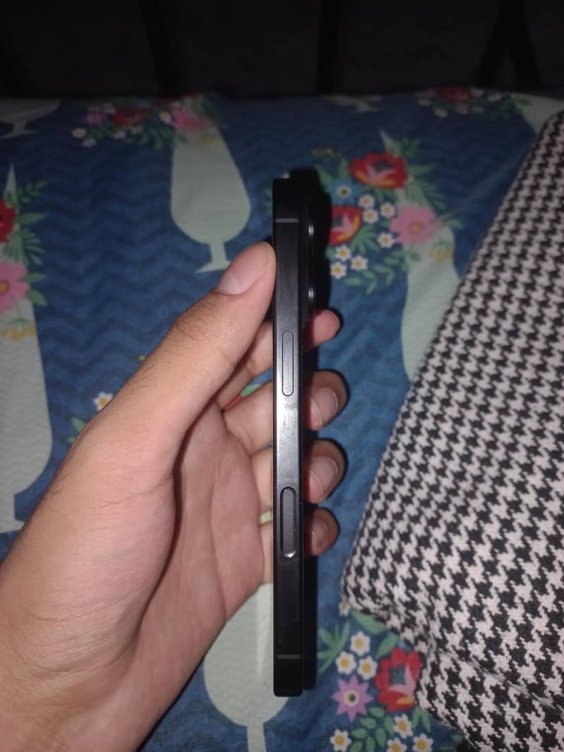 iphone 16 pro 1