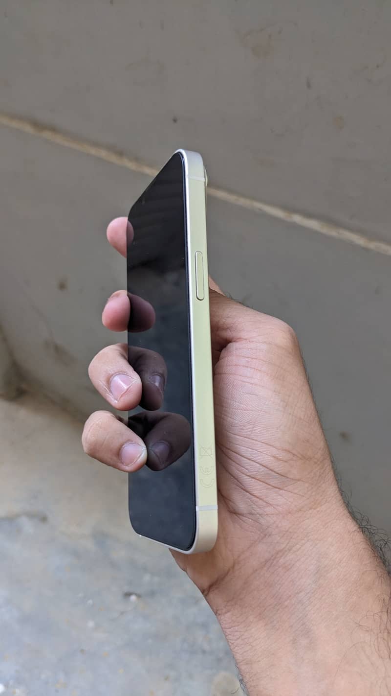 Apple iPhone 14 3