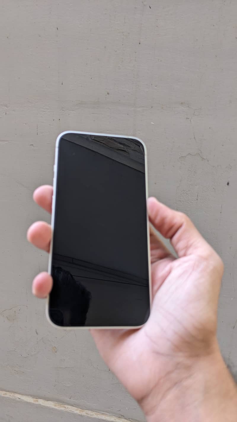 Apple iPhone 14 4