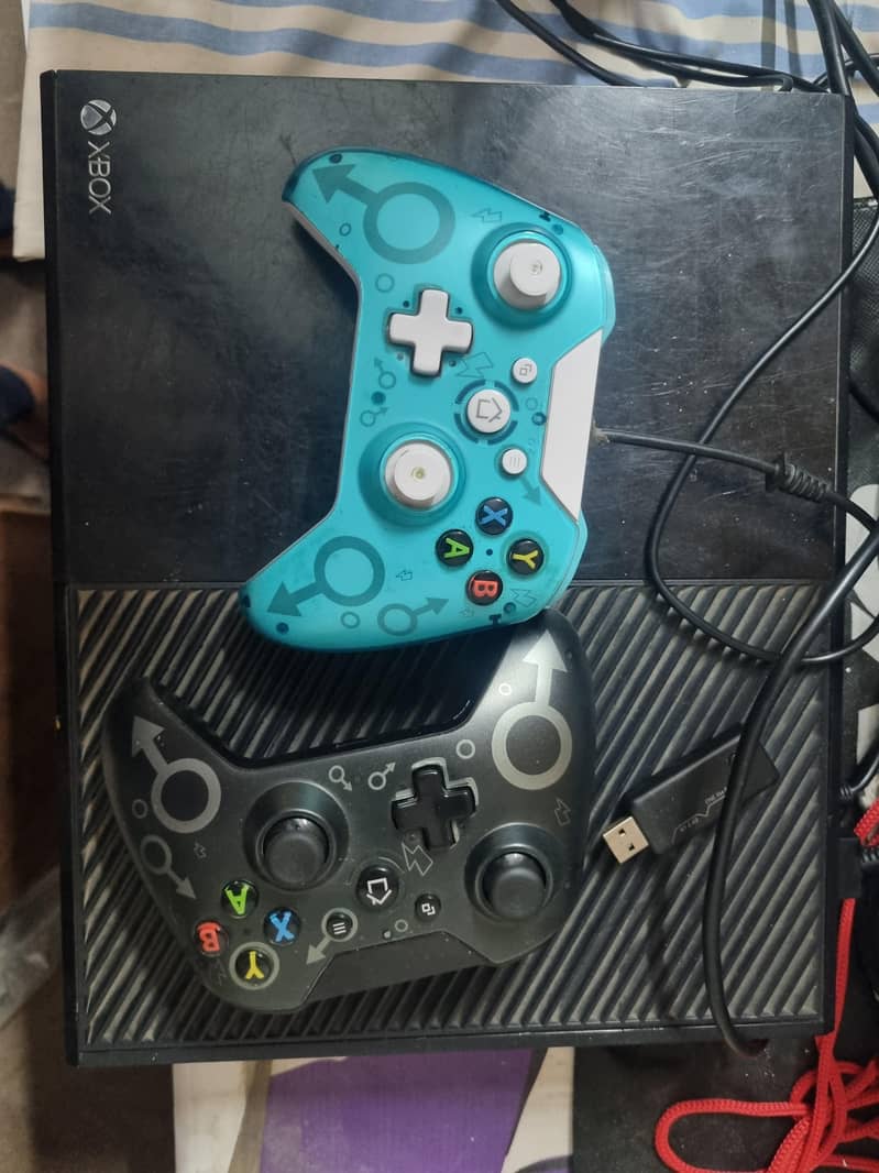 Xbox one with 2 controllers 1