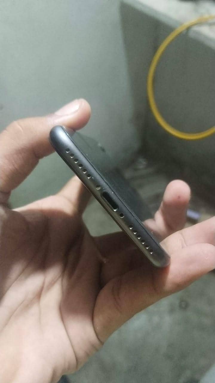 Apple iPhone 8 1