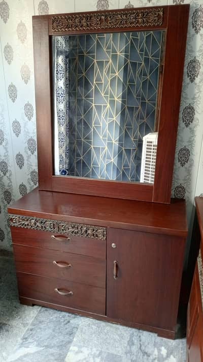 Dressing Table With Mirror