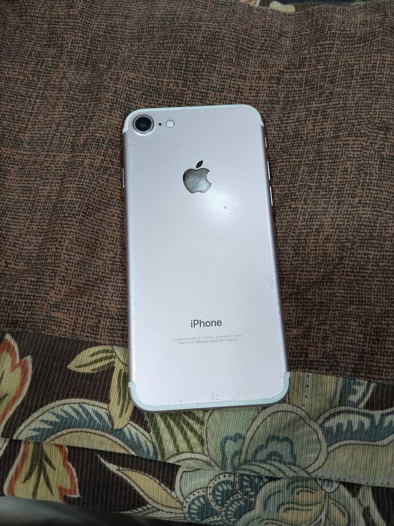 Apple iPhone 7 0