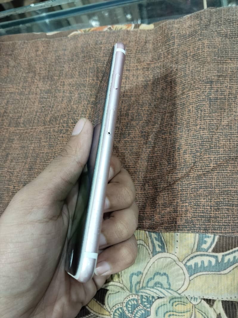 Apple iPhone 7 1