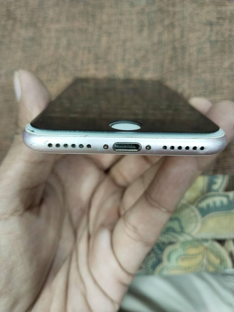 Apple iPhone 7 2