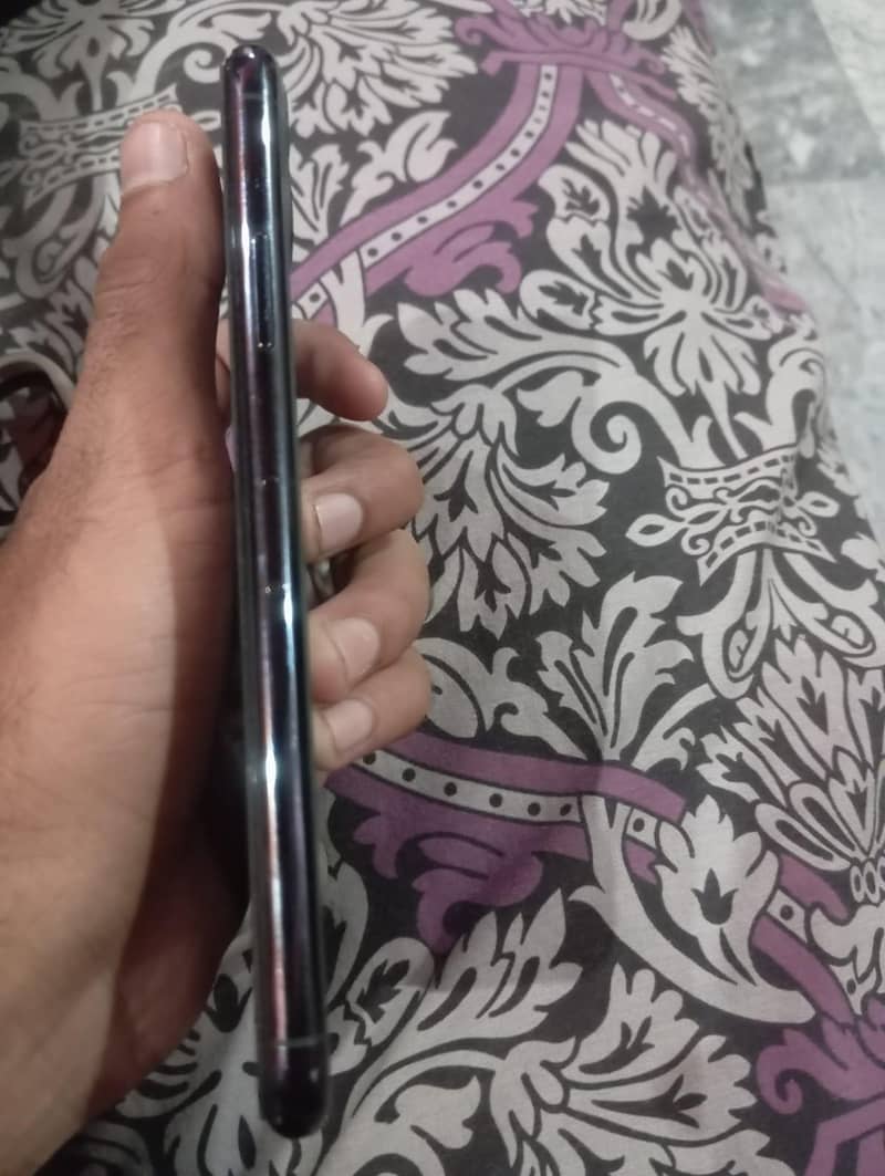 Apple iPhone 11 Pro Max 2
