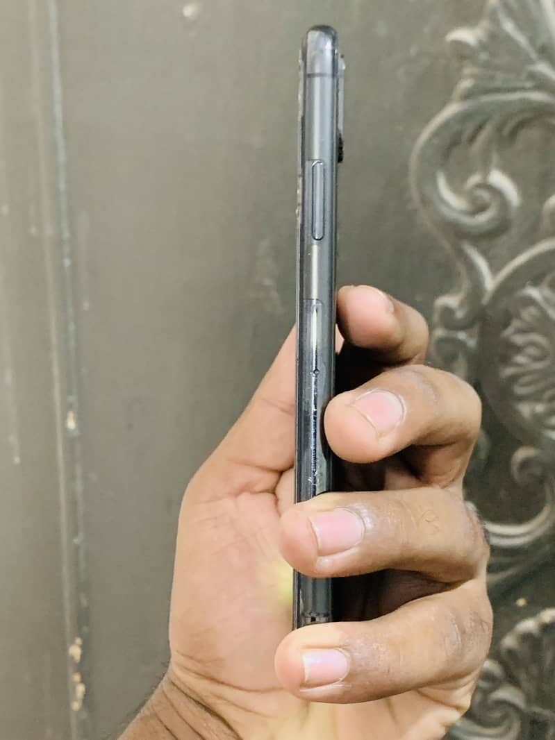 Apple iPhone X 3