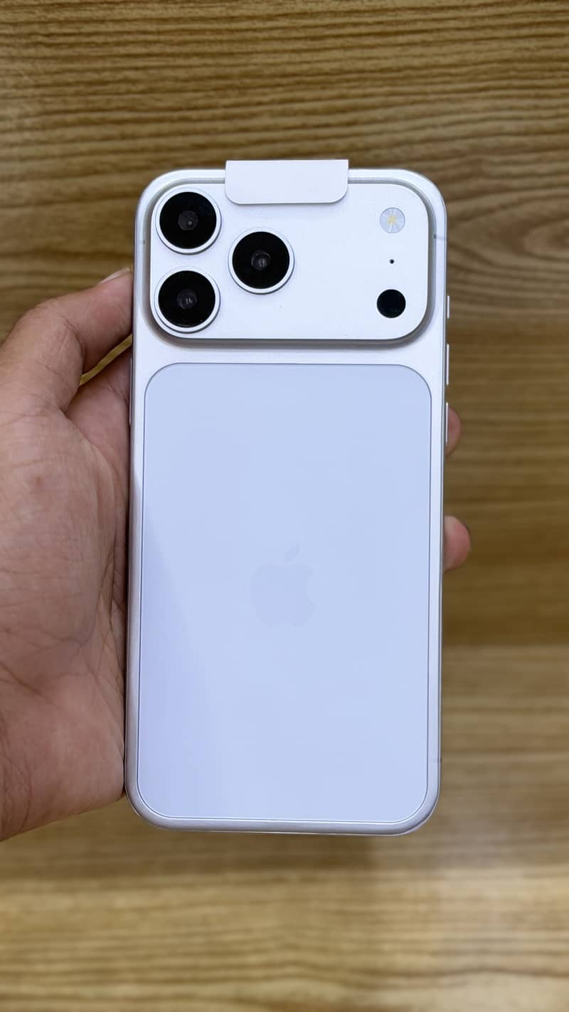 Apple iPhone 17 Pro Max 2
