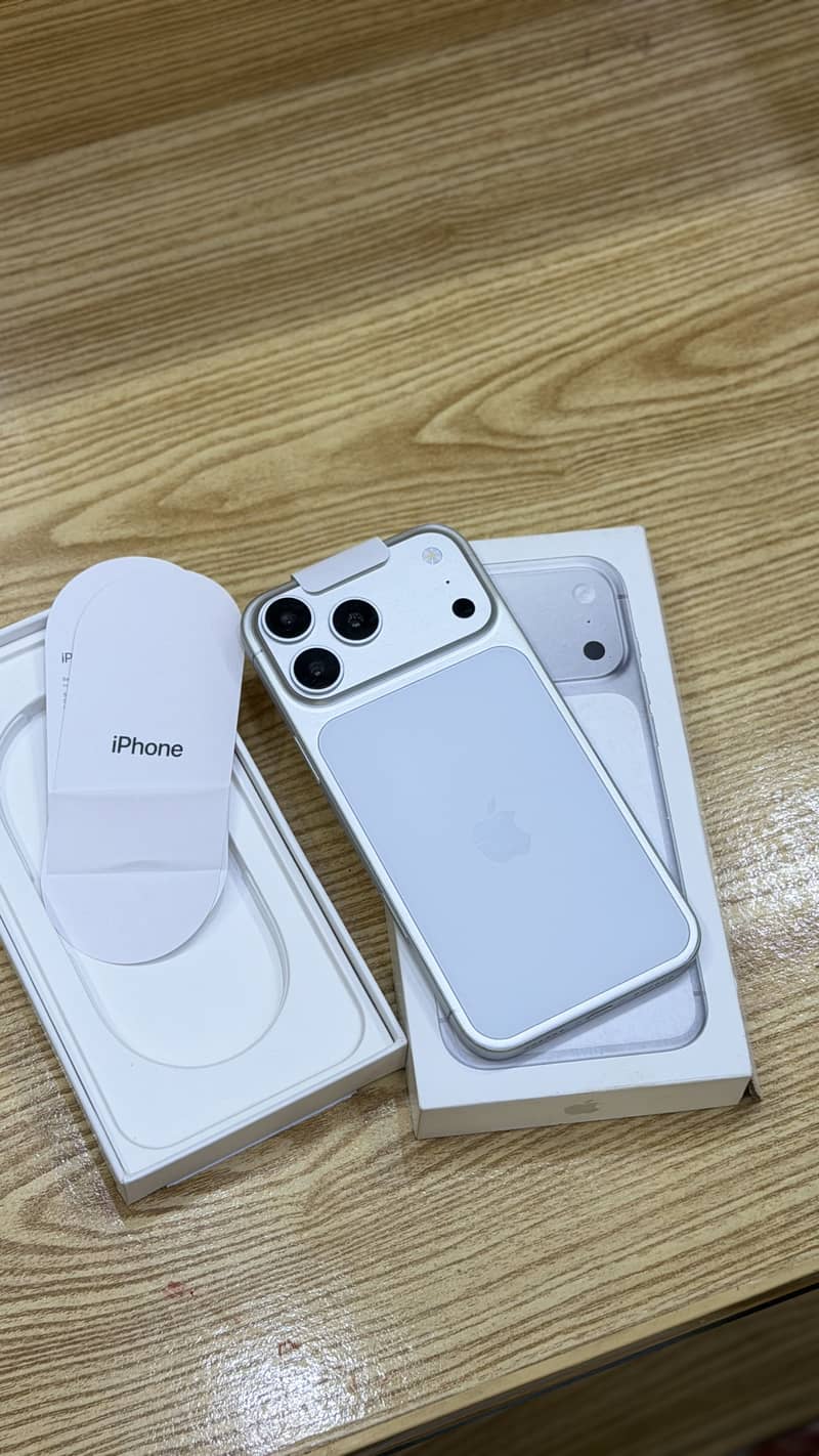 Apple iPhone 17 Pro Max 3