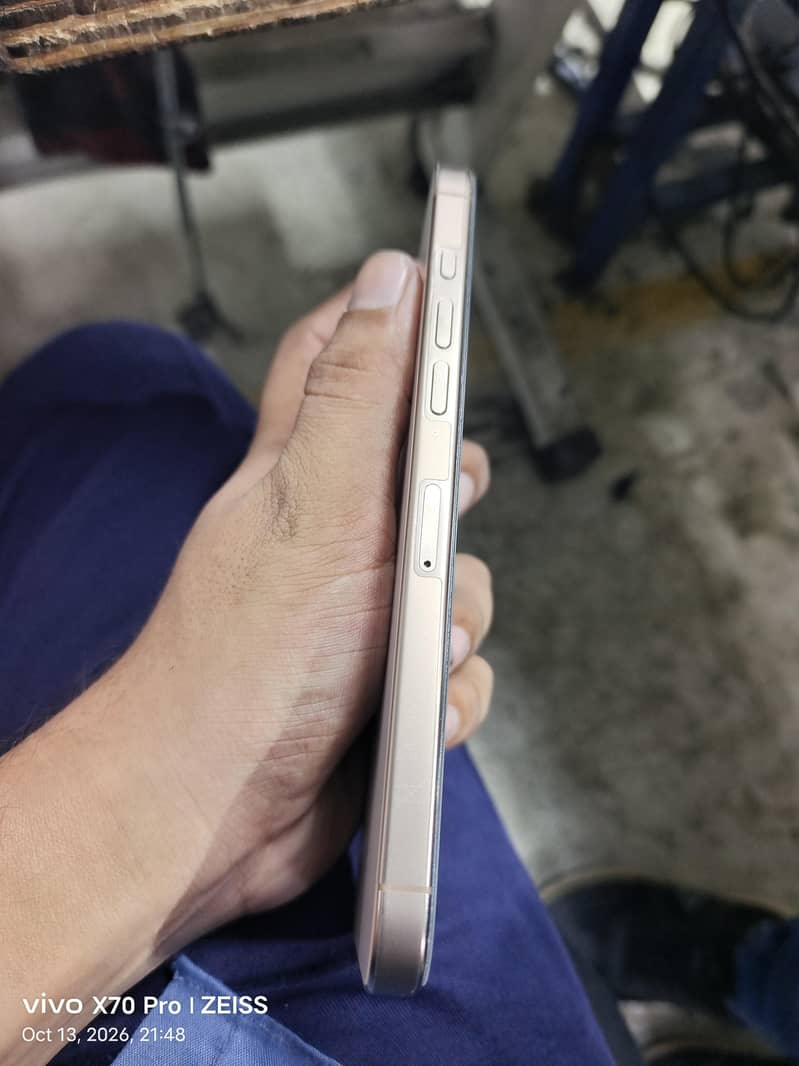 Apple iPhone 16 Pro Max 1