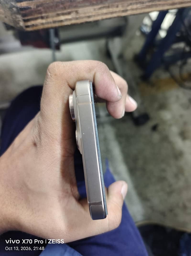 Apple iPhone 16 Pro Max 2