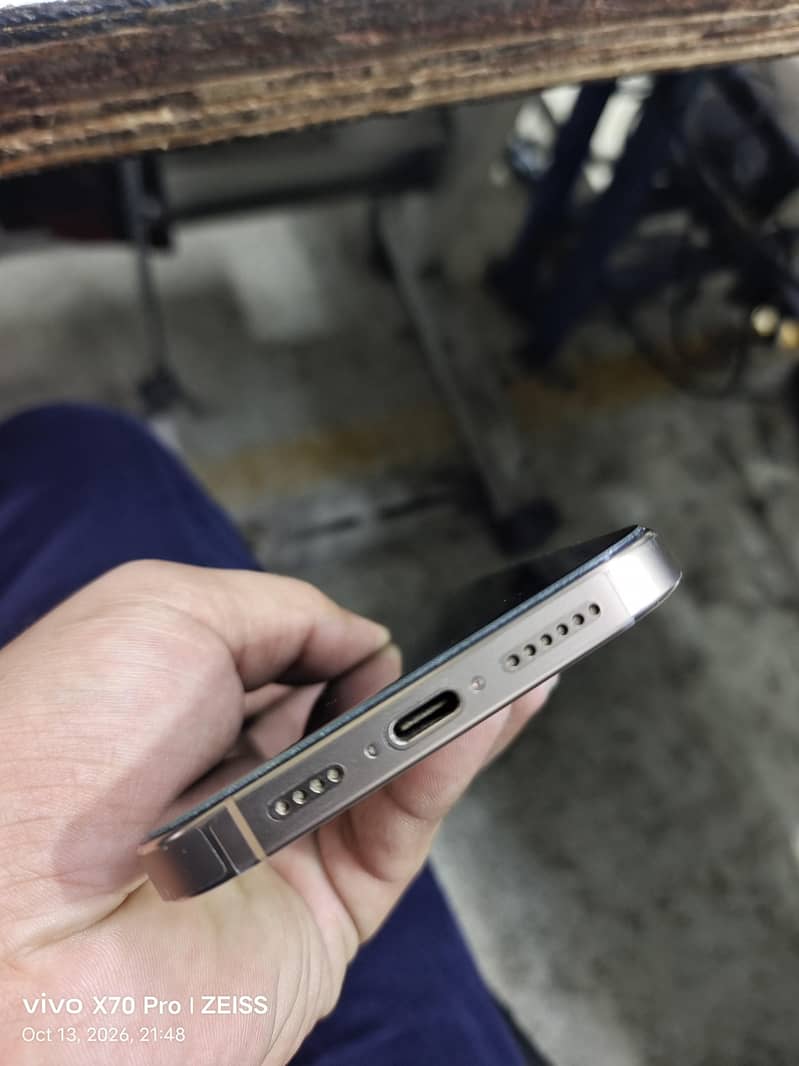 Apple iPhone 16 Pro Max 4
