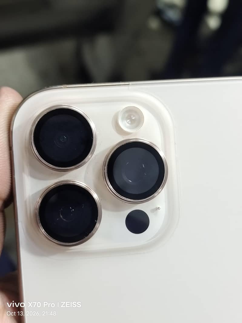 Apple iPhone 16 Pro Max 8