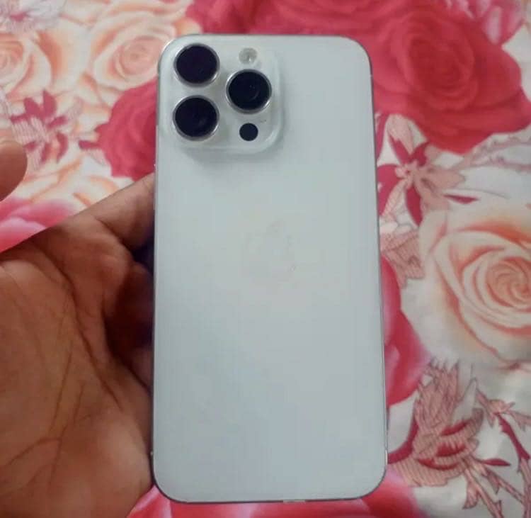 Apple iPhone 15 Pro Max 0