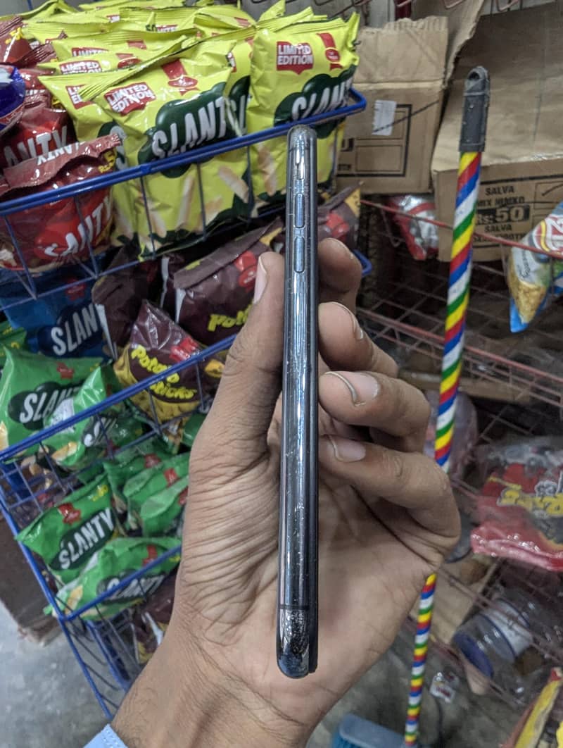 Apple iPhone X 3