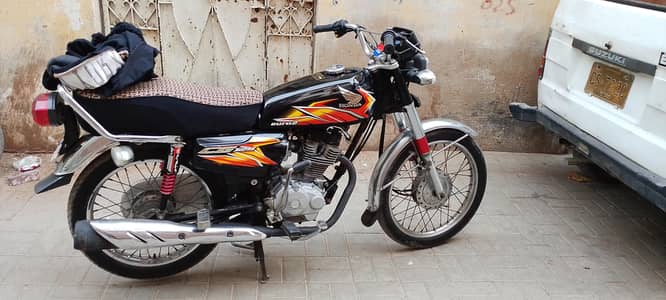 bike mein Koi masala Nahin hai donon tyre new Dale hue hain engine aur