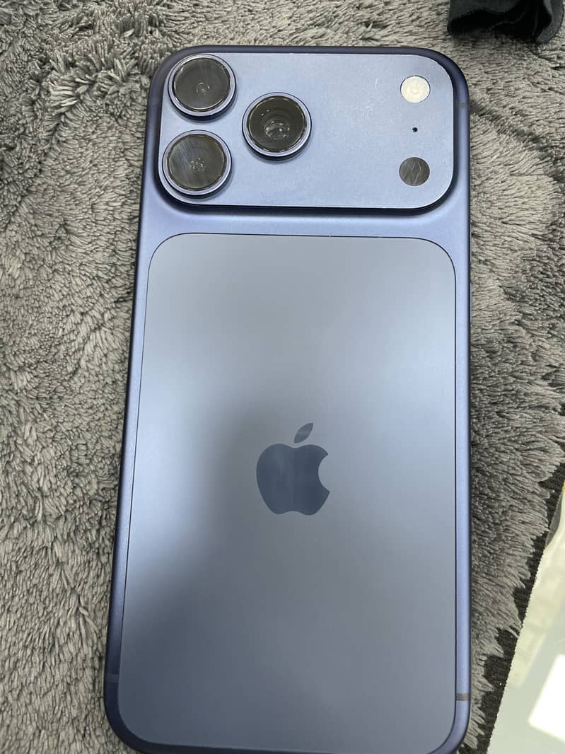Apple iPhone 17 Pro Max 0