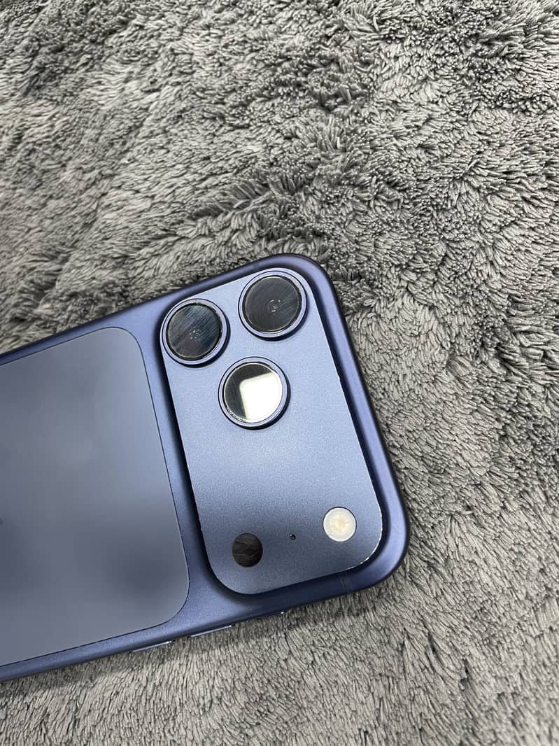 Apple iPhone 17 Pro Max 4