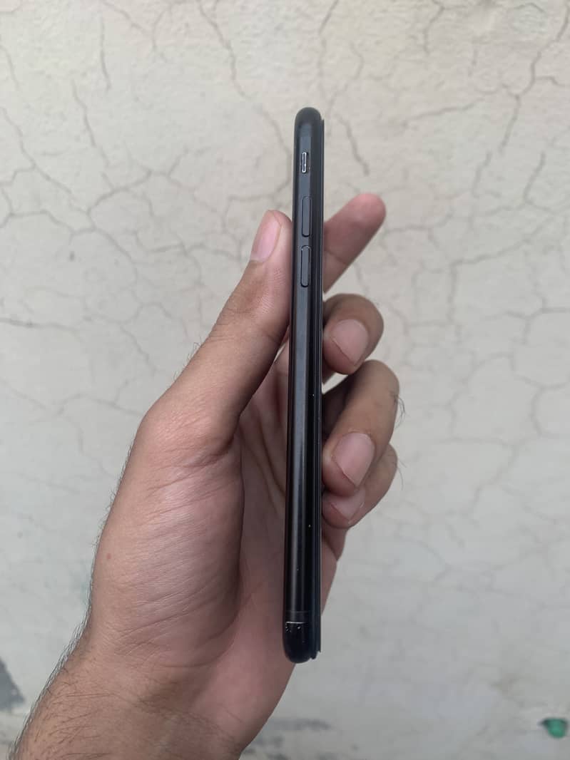 Apple iPhone 7 3