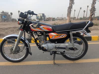 Honda 125 urgent Sale 2022 model black