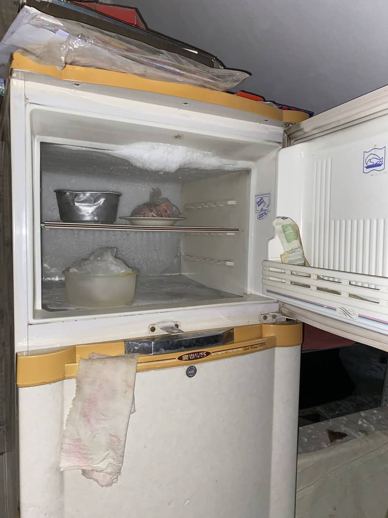 Waves old model Refrigerator 0