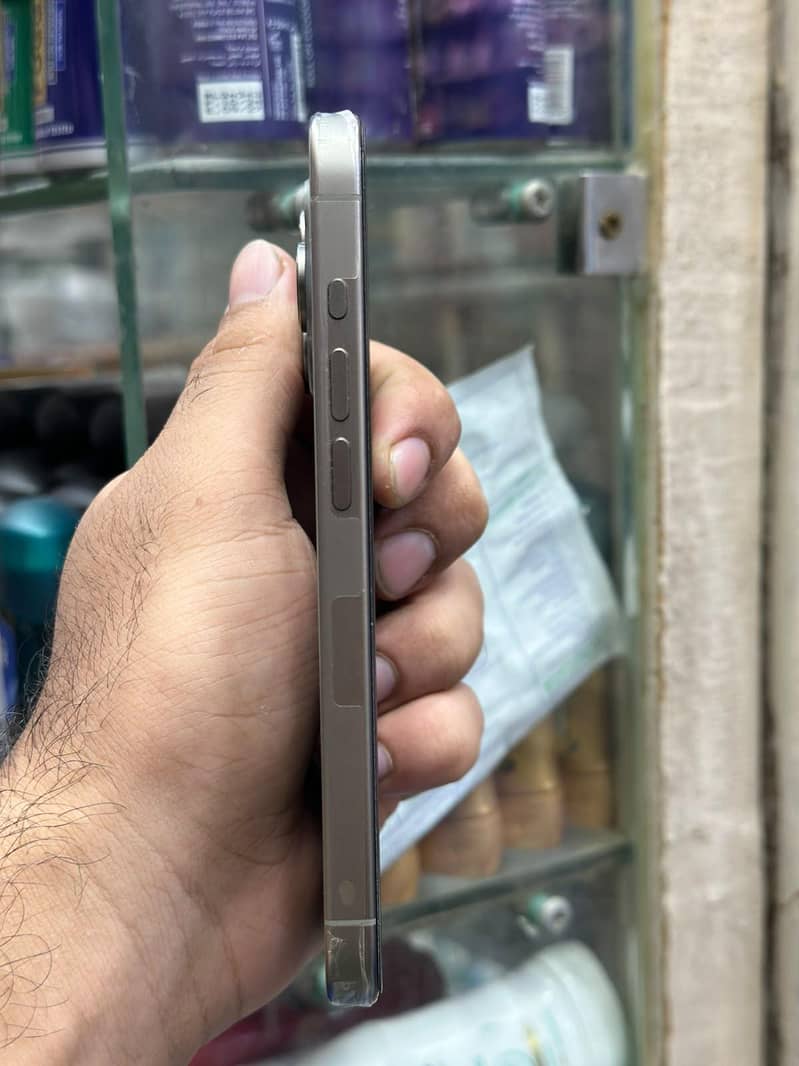 Apple iPhone 15 Pro 1