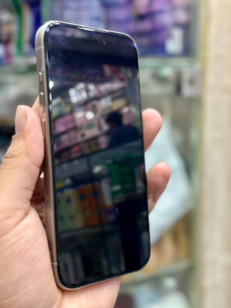 Apple iPhone 15 Pro 2