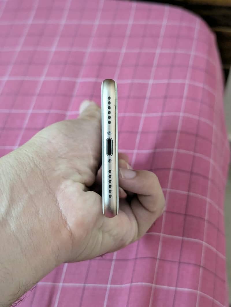 Apple iPhone 8 3