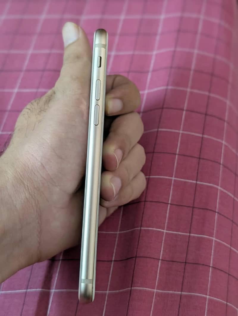 Apple iPhone 8 4